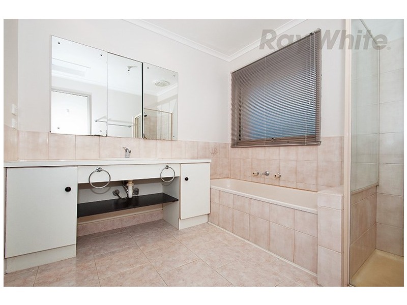 1 PARKLA BRAE, Chirnside Park VIC 3116