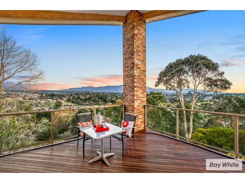 10 STRUAN Avenue, Mooroolbark VIC 3138