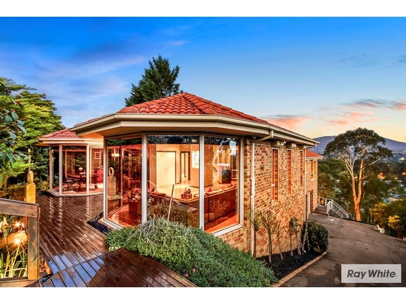 10 STRUAN Avenue, Mooroolbark VIC 3138