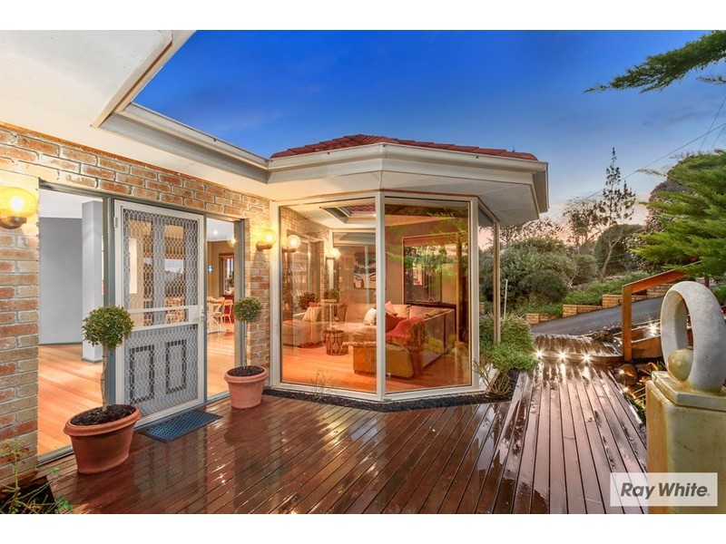 10 STRUAN Avenue, Mooroolbark VIC 3138