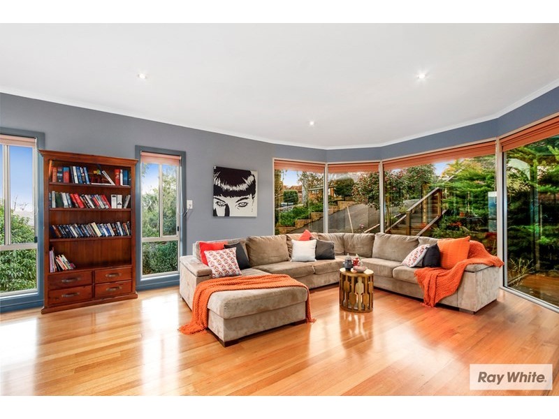 10 STRUAN Avenue, Mooroolbark VIC 3138