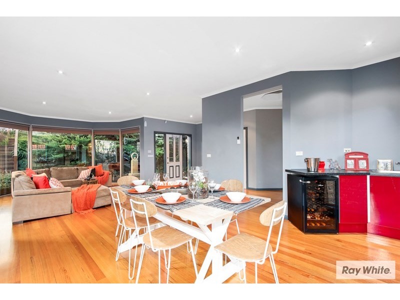 10 STRUAN Avenue, Mooroolbark VIC 3138