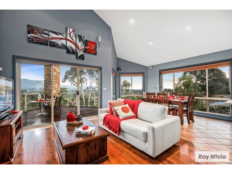 10 STRUAN Avenue, Mooroolbark VIC 3138