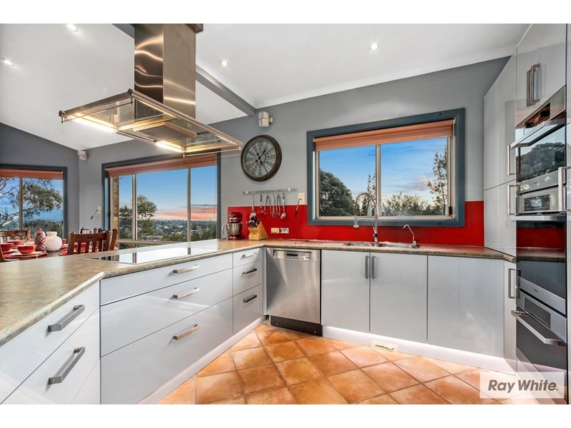 10 STRUAN Avenue, Mooroolbark VIC 3138