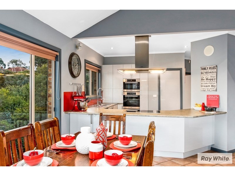 10 STRUAN Avenue, Mooroolbark VIC 3138