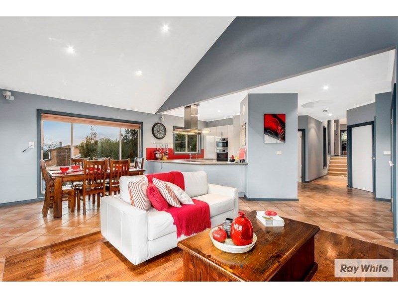 10 STRUAN Avenue, Mooroolbark VIC 3138