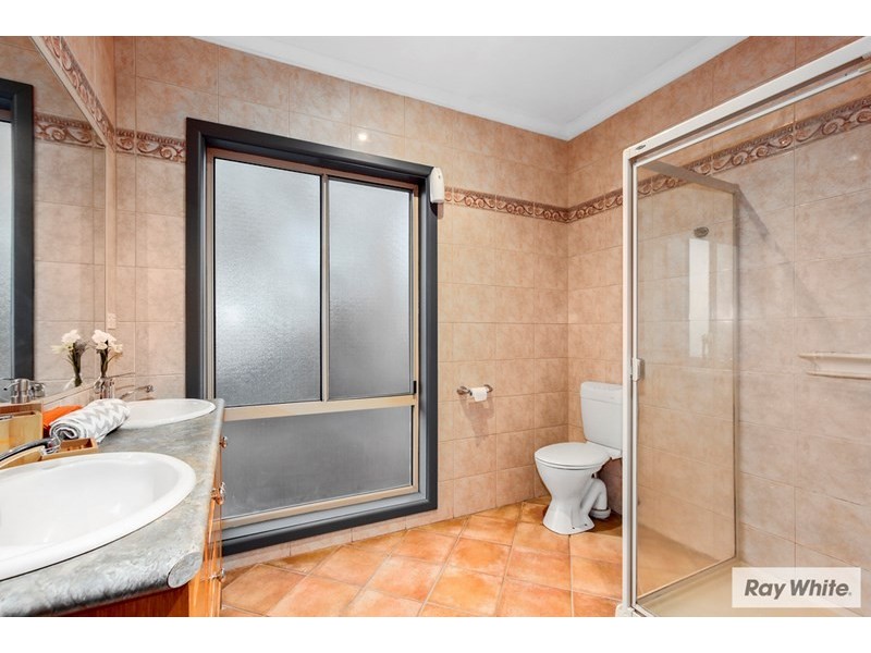 10 STRUAN Avenue, Mooroolbark VIC 3138