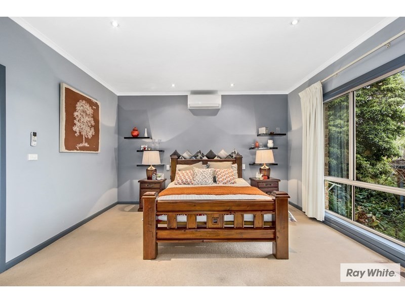 10 STRUAN Avenue, Mooroolbark VIC 3138