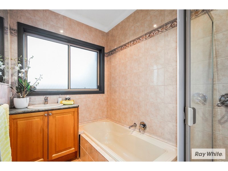 10 STRUAN Avenue, Mooroolbark VIC 3138