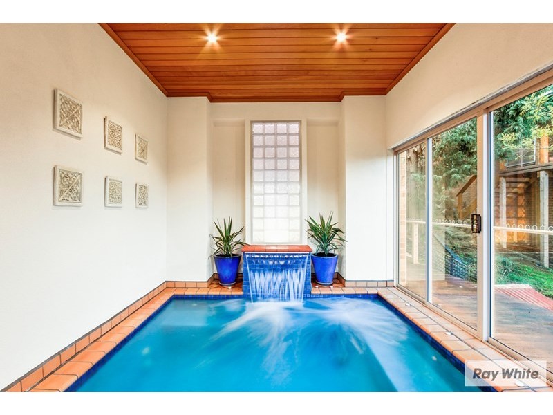 10 STRUAN Avenue, Mooroolbark VIC 3138