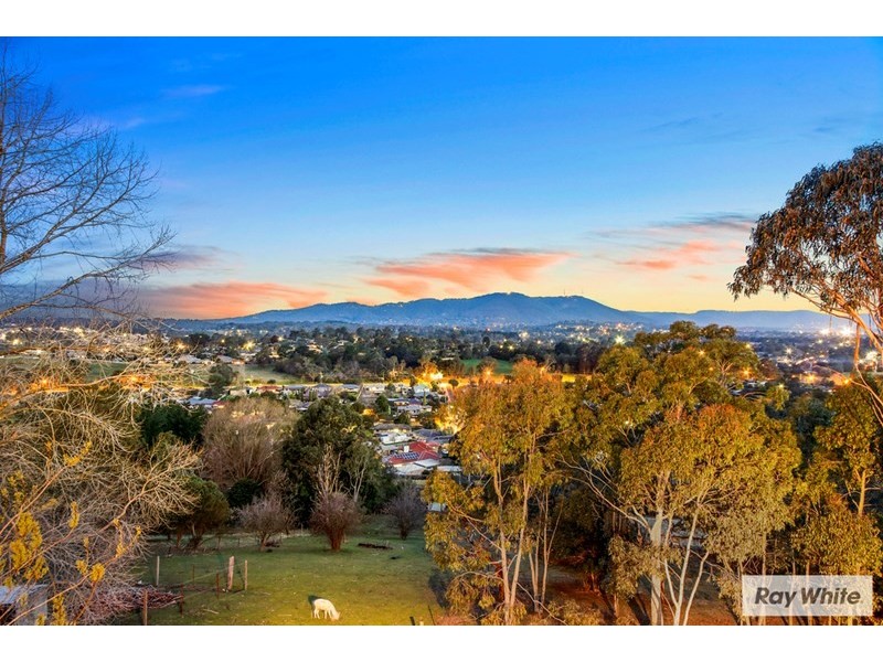 10 STRUAN Avenue, Mooroolbark VIC 3138