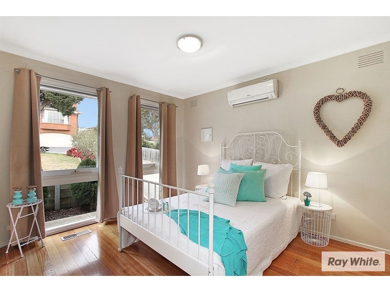 5 BRAMBLEBERRY Lane, Chirnside Park VIC 3116