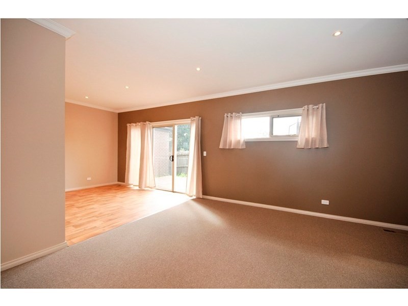 2/5 Moana Drive, Mooroolbark VIC 3138