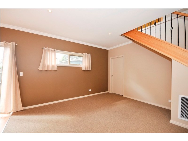 2/5 Moana Drive, Mooroolbark VIC 3138