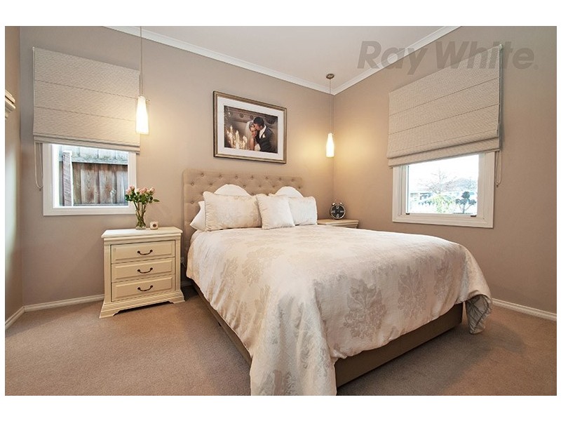 4 ROSEWOOD Place, Chirnside Park VIC 3116