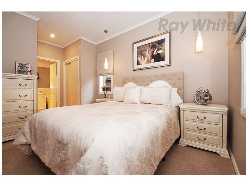 4 ROSEWOOD Place, Chirnside Park VIC 3116