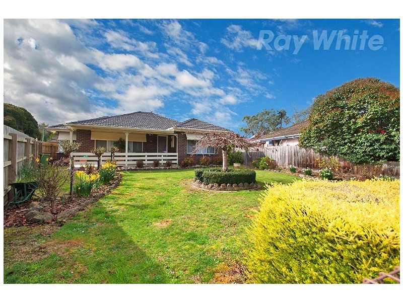 76 GREENSLOPES Drive, Mooroolbark VIC 3138