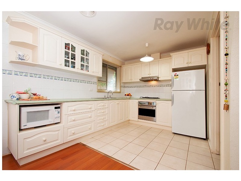 76 GREENSLOPES Drive, Mooroolbark VIC 3138