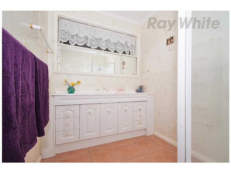 76 GREENSLOPES Drive, Mooroolbark VIC 3138