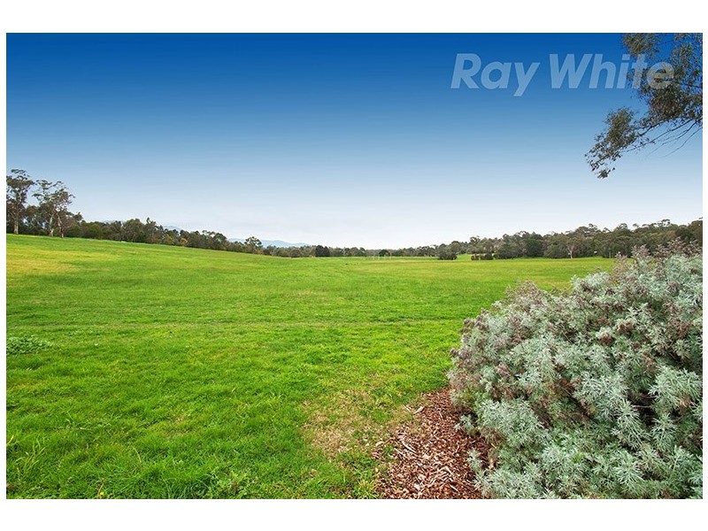 14 WESTALL Court, Mooroolbark VIC 3138