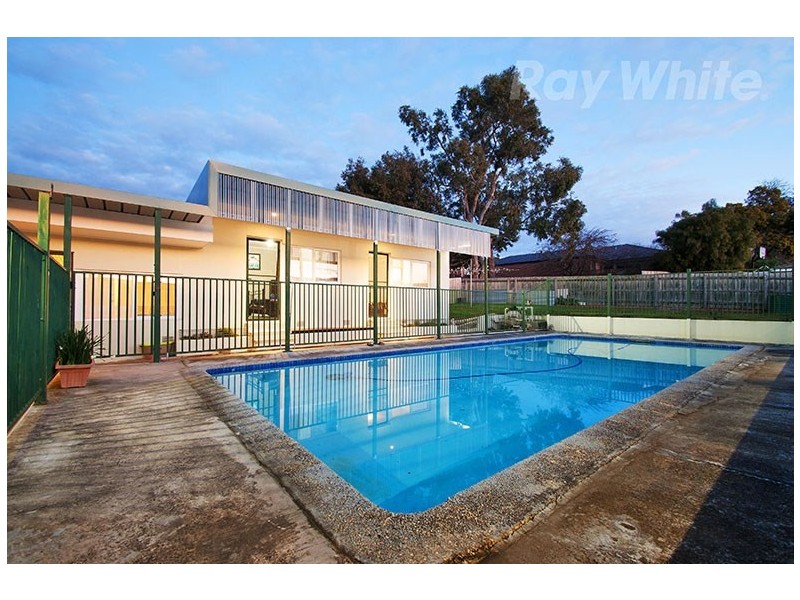 25 Bellara Drive, Mooroolbark VIC 3138