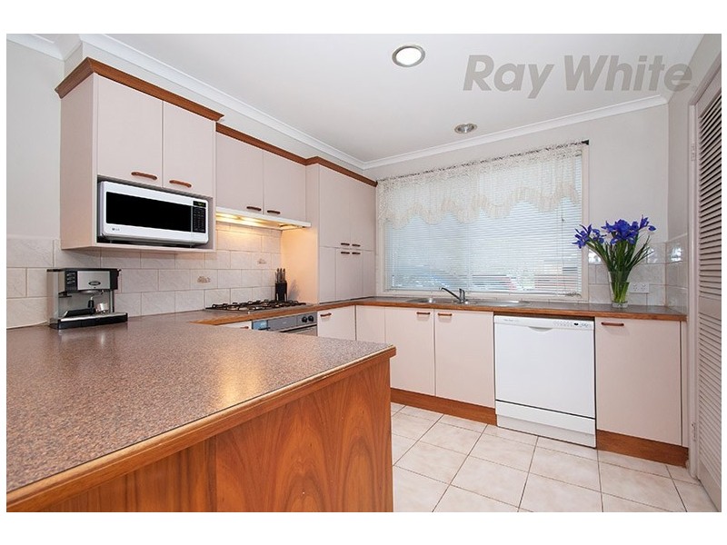 32 SAVANNA Drive, Mooroolbark VIC 3138