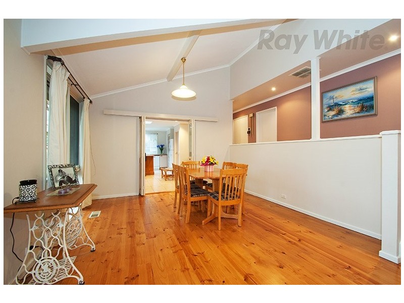 32 SAVANNA Drive, Mooroolbark VIC 3138