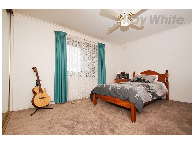 32 SAVANNA Drive, Mooroolbark VIC 3138