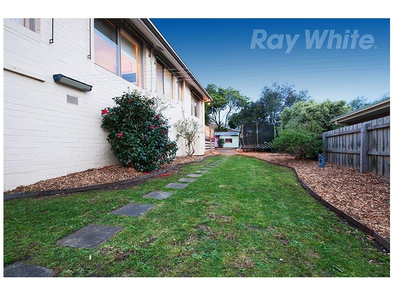 32 SAVANNA Drive, Mooroolbark VIC 3138