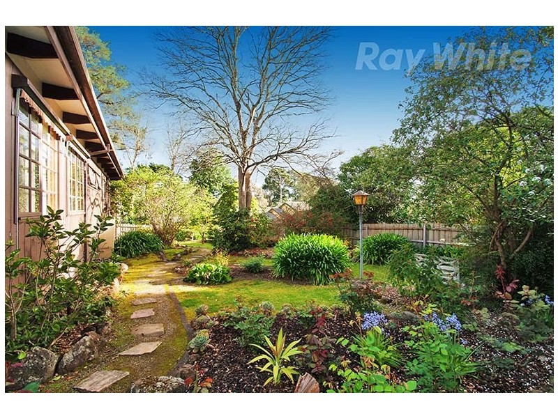 242 BAYSWATER Road, Bayswater North VIC 3153