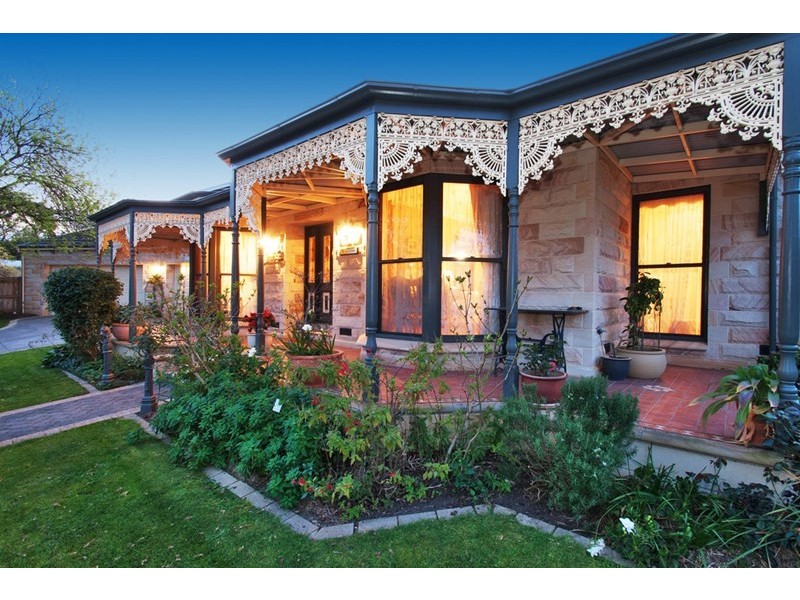 2 MCKERRAL Place, Croydon North VIC 3136