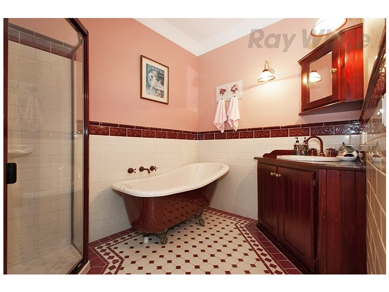 2 MCKERRAL Place, Croydon North VIC 3136