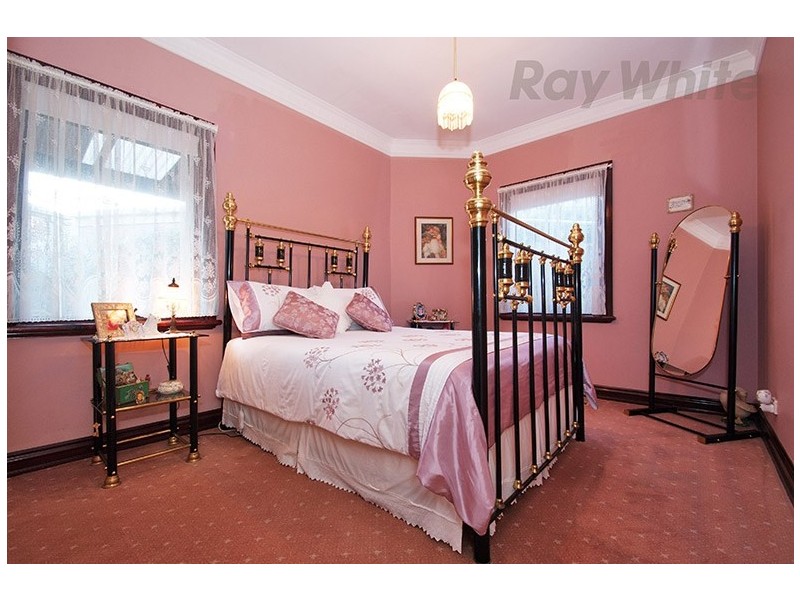 2 MCKERRAL Place, Croydon North VIC 3136