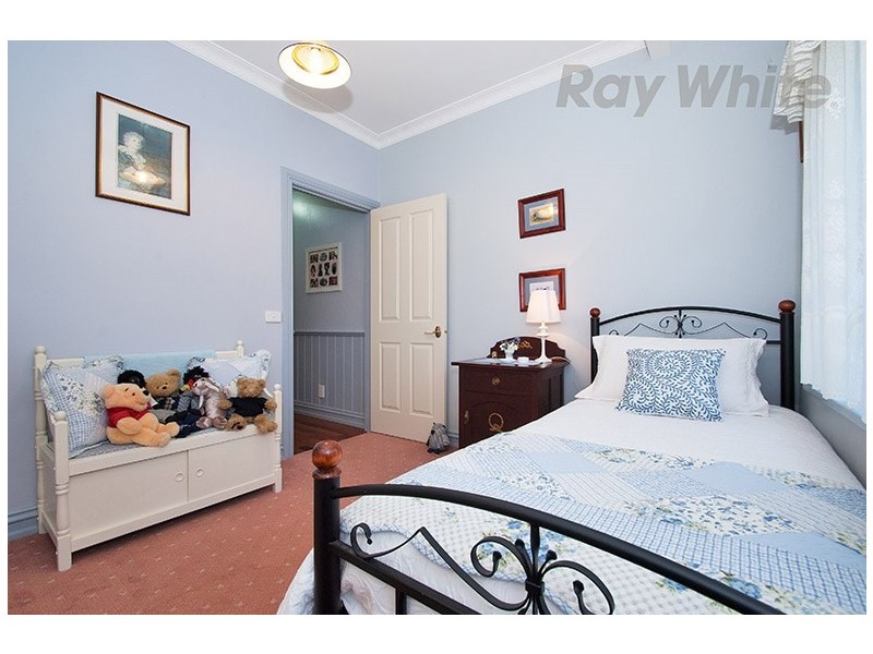 2 MCKERRAL Place, Croydon North VIC 3136