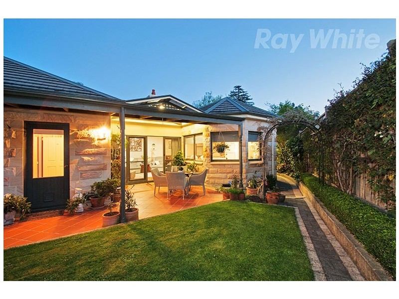 2 MCKERRAL Place, Croydon North VIC 3136