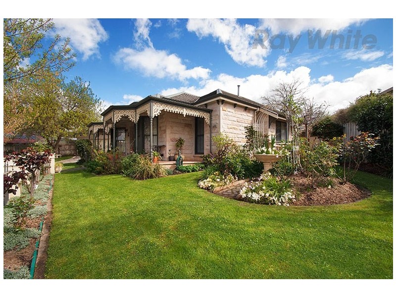 2 MCKERRAL Place, Croydon North VIC 3136