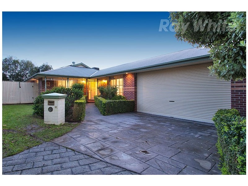 27 CLARKEDALE Rise, Kilsyth South VIC 3137