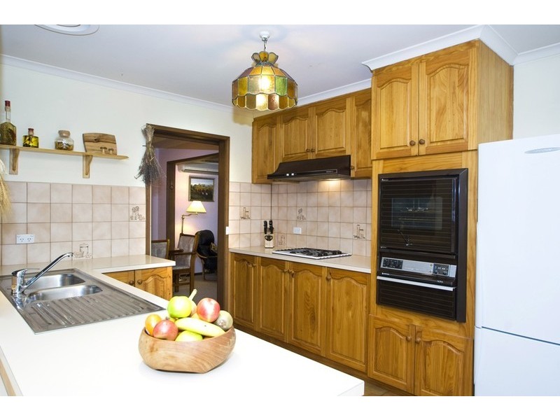 12 MARLOO Court, Croydon Hills VIC 3136