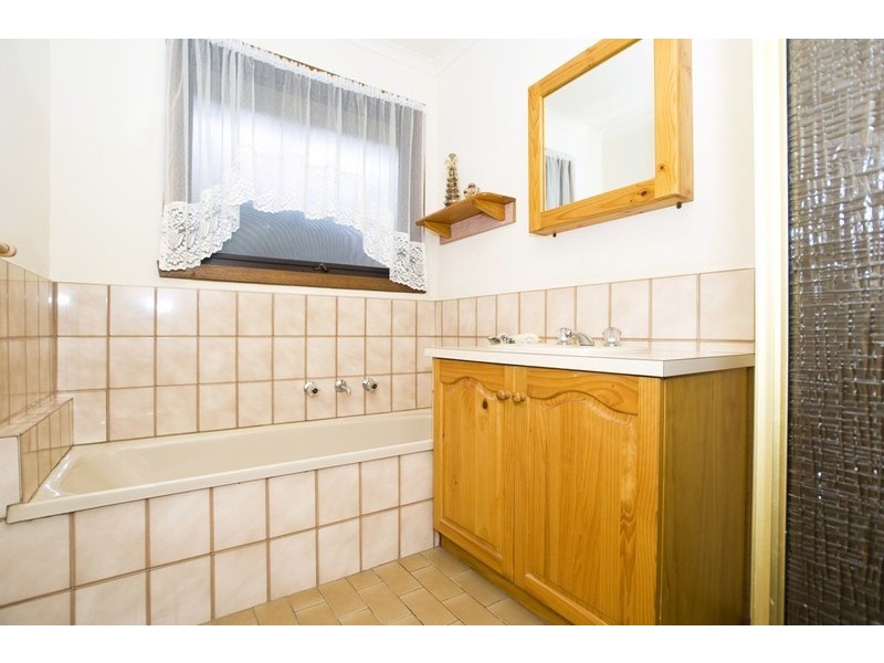 12 MARLOO Court, Croydon Hills VIC 3136