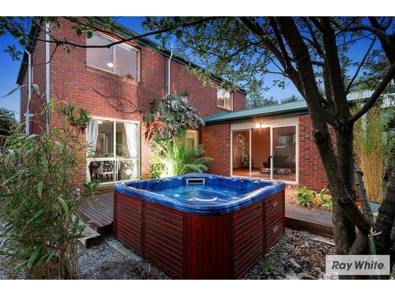 27 MITCHELL Court, Croydon North VIC 3136