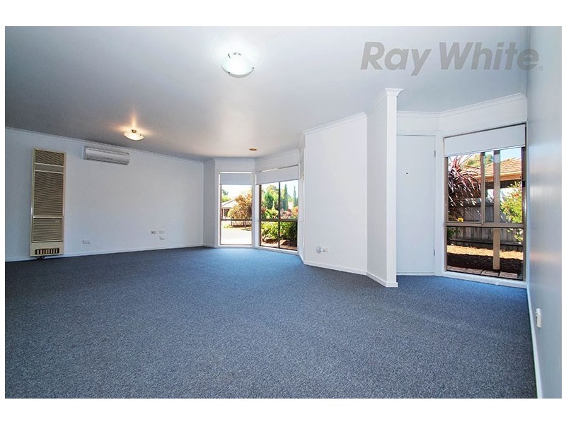 13 WILDWOOD Walk, Croydon South VIC 3136
