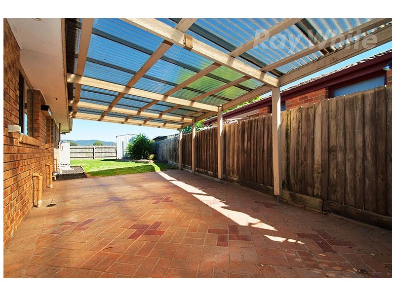 13 WILDWOOD Walk, Croydon South VIC 3136