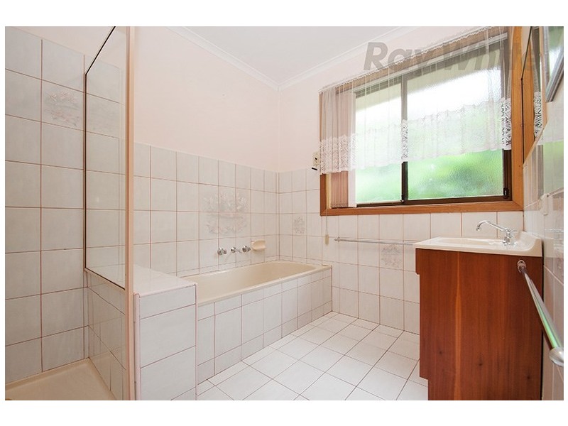 42 Sugarloaf Drive, Chirnside Park VIC 3116