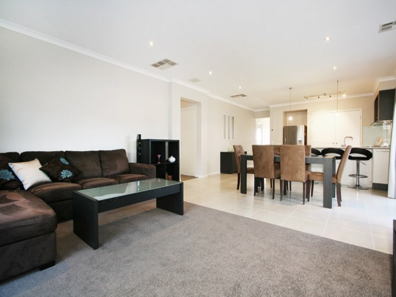 1/137 Switchback Road, Chirnside Park VIC 3116