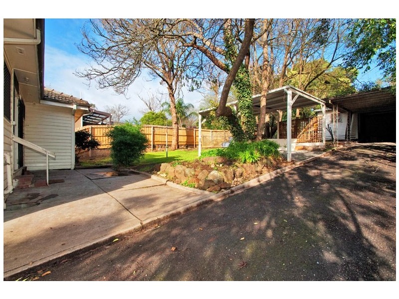 18 Vasey Concourse, Ringwood East VIC 3135
