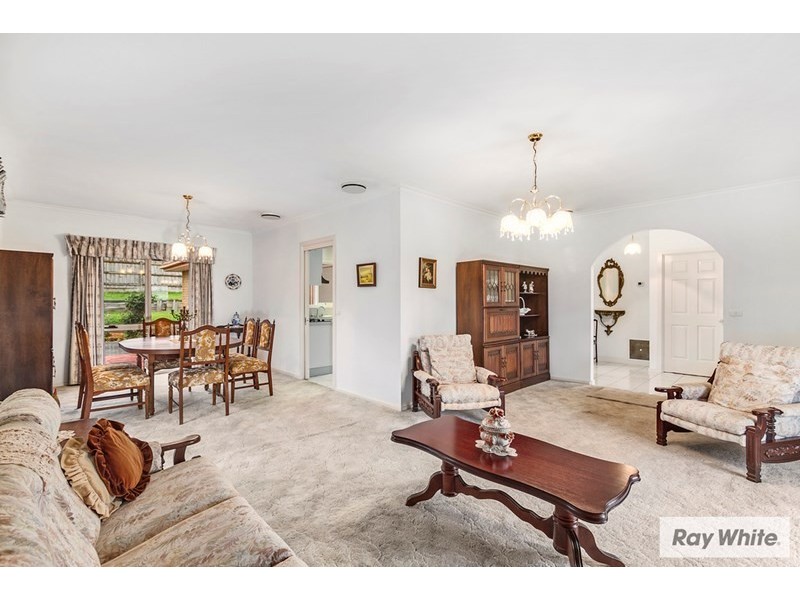 34 SUGARLOAF Drive, Chirnside Park VIC 3116