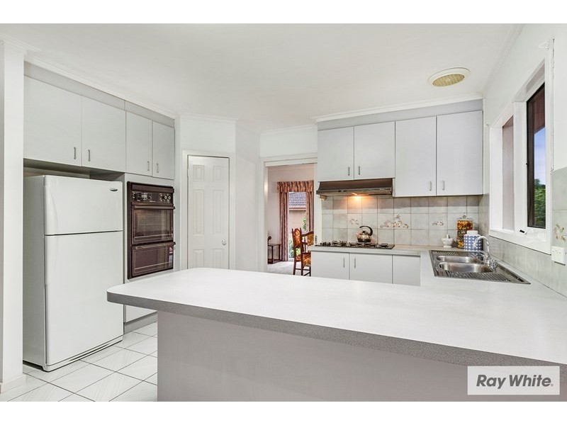 34 SUGARLOAF Drive, Chirnside Park VIC 3116