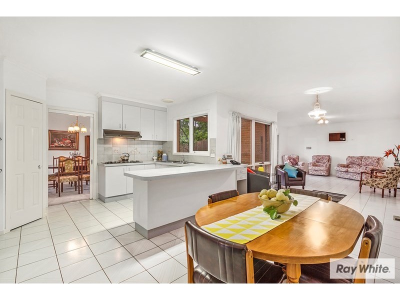 34 SUGARLOAF Drive, Chirnside Park VIC 3116