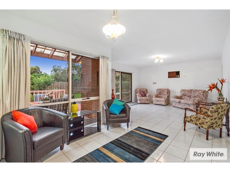 34 SUGARLOAF Drive, Chirnside Park VIC 3116