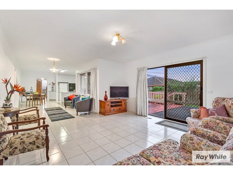 34 SUGARLOAF Drive, Chirnside Park VIC 3116